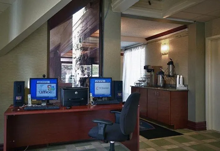 Howard Johnson By Wyndham Clifton Nj